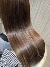 【触れた瞬間でわかる】半永久的に取れない艶髪縮毛矯正の仕上がり