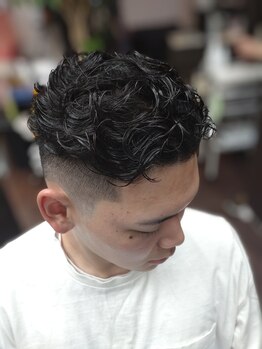 トバ(TOBA)の写真/攻めのヘアスタイルで差をつけろ！学生向けフェードスタイルはお任せ◎