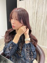 カミエ(kamie) ロングヘアをピンクに染め直し、カット×トリートメントで艶やか