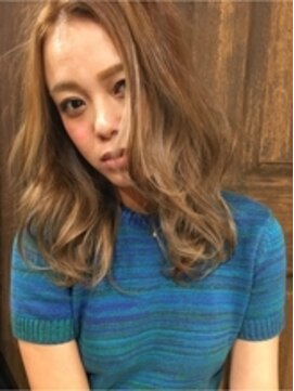 トロニー(TLONY) ハイライトで立体感のあるココナッツベージュ　TLONY　渋谷