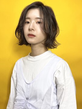 サリュー(Salut) ミディアムBob　×　ウェーブ