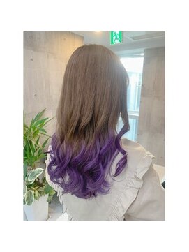 オートヴィーナス 神栖(Haute Venus) 毛先に紫のグラデーションカラー