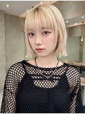 抜きっぱなしブロンド/切りっぱなしレイヤーボブ