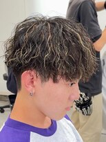 フゥ 宇都宮(FeU)&nbsp;波巻きパーマメンズパーマメンズヘアツーブロックツイストパーマ