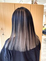 リングバイモアムー(Ring by Moremuu)&nbsp;アンブレラカラーでホワイトベージュ　issy