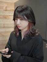 サイドバングインナーカラーベビーピンク流れる顔回り