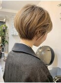 前髪あり小顔くせ毛カバーベージュカラー丸みショートボブヘア 