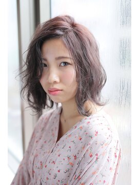 ソーホー ニューヨーク シズオカ(SOHO newyork SHIZUOKA) ラフな無造作ウェーブが大人かわいいミディ