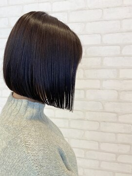 ビス ヘア アンド ビューティー 西新井店(Vis Hair＆Beauty) 艶髪切りっぱなし前下がりボブ暗めアッシュ/ダークアッシュ