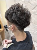 ツイストスパイラルパーマメンズマッシュ刈り上げ