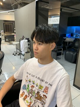 アイズ 海老名(AIZU) センターパートカルマパーマニュアンスパーマフェードカット