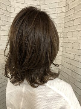 サムシング(Something.) フェイスラインレイヤー_ベージュカラー