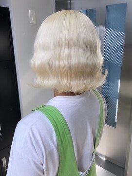 ベレーザシェルト(Beleza scelto) 7329ブロンドベージュハイトーンカラー切りっぱなし韓国ボブ