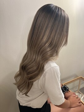 ココルアナ(coco luana) バレイヤージュ/グレージュ/シルバー/ケアブリーチ/ハイトーン