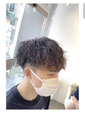 トゥルークリエイション 小山(True Creation) 緩めスパイラル刈り上げマッシュ