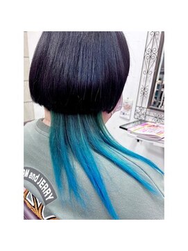 ヘアーアンドメイクステラ 個性際立つインナーカラーのクラゲヘアスタイル