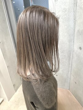 エウペ 渋谷(WEUPE) 斜めバング/グレージュカラー/デザインカラー/シルキーベージュ