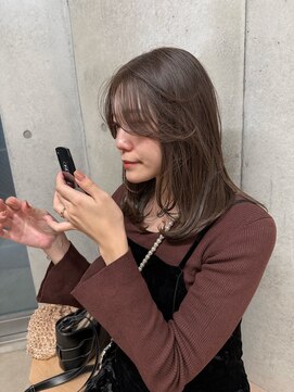 エウペ 渋谷(WEUPE) 斜めバング/グレージュカラー/デザインカラー/シルキーベージュ