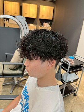 オゼル(OZEL) 【センターパートマッシュ】抜け感×色気を纏う上品メンズカット