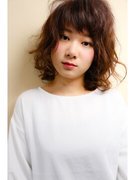イソラブル(ISOLA-blu) 【短い前髪でバランス調整】ピュアブラウン×ルーズカールボブ