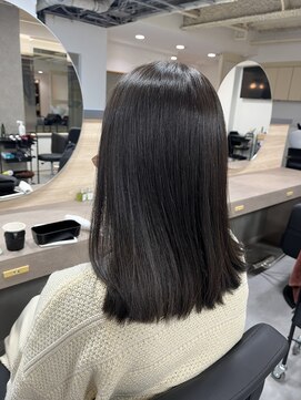 ユーリ(juli) 濃いめグレージュ