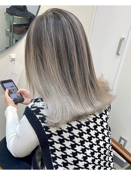 ラヴィエール(LAVIERE by R-EVOLUT) ハイライト/ケアブリーチ/レイヤーカット/髪質改善【柏/柏駅】