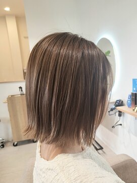 チェルシーヘアーデザイン(Chelsea hair design) 切りっぱなしボブ｜ハイトーンカラー｜透明感カラー｜刈谷