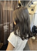 オリーブグレージュ