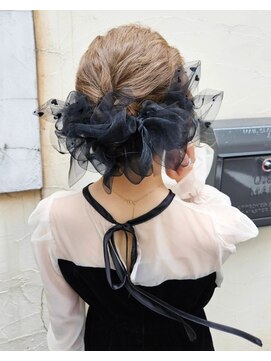 サーティーン(THIRTEEN) 可愛いチュール生地で♪結婚式お呼ばれヘアセット(^^)《20代》