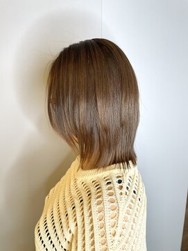 ブロッサム 東久留米店(Blossom) 外ハネくびれミディ/イヤリングカラー/ミルクティーベージュ