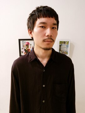 オーオ シカシカ(OOO YY) ラフさの中にもエッジを効かせた大人ベリーショート