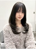 小顔ミディアムレイヤー内巻きワンカールグレージュカラー