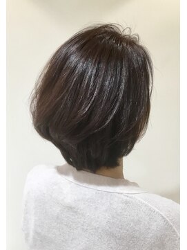 テラス アヴェダ 大丸心斎橋店(Terrace AVEDA) 前下がりボブ