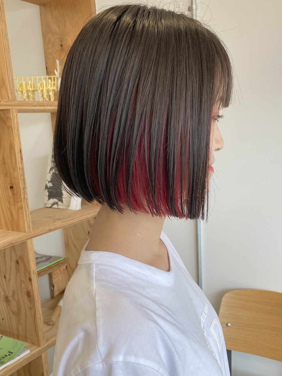 レッドピンクのインナーカラーボブ：L121716491｜ヤエ(yae)のヘア