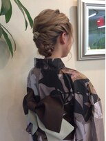 カット イン シルバー&nbsp;ゆるふわスイートなローシニョンスタイル