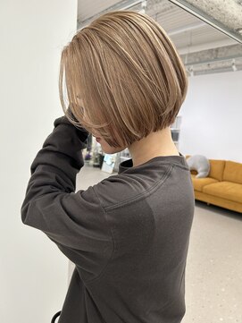 ノウハウ タニマチ(KNOWHOW tanimachi) 顔まわりを小顔カットのハイトーンボブ