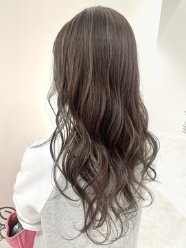 ケンジ 横浜(KENJE) さとうあやか/グレーカラー/コントラストハイライト/ロングヘア