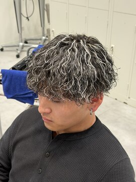 オーシャントーキョー 仙台(OCEAN TOKYO) ハイライト波巻きツイストスパイラルツーブロックメンズパーマ