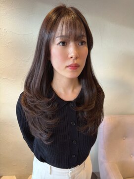 リベラル(liberal) 柔らかさとツヤを仕込んだ上品レイヤー【20代/30代/40代】