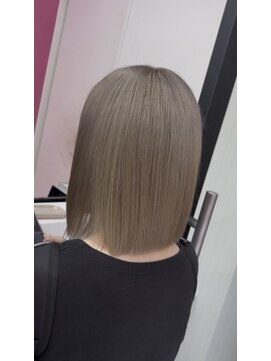 ジェプシー(JPCY) 白っぽくみえるグレージュカラー