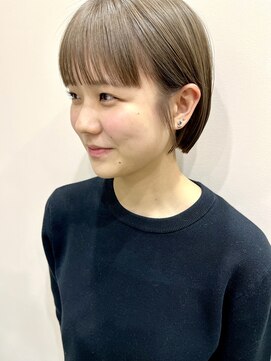 イギー(igggy) ダブルカラー　ボブ　ケアブリーチ　ハイトーン　ベージュカラー