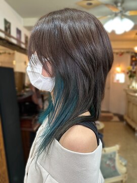 アルファ インタラクティブ エム フラワー(ALUFA interactive.M Flower) 20代30代大人可愛いロングウルフインナーカラーグリーン