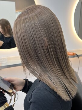 ベア(Bear) ダブルカラーミルクティーベージュケアブリーチレイヤーカット