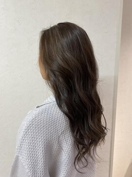 リア(Lia by KENJE) ナチュラルハイライトカラー