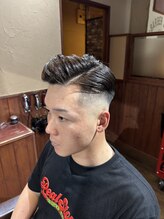 カットスペース キャロル(CUT SPACE CAROL) ツーブロスキンフェード