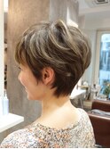 ★明るい白髪染め×立体感大人ショート