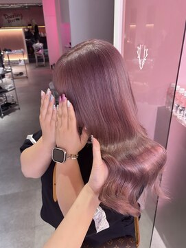 ダズリングディア(Dazzling Deer) ピンク／ピンクベージュ／ロング／ハイトーン／巻き髪