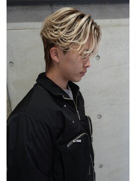 ピア ヤクイン(Pia Yakuin) 動きと立体感が映えるハイトーンセンターパート