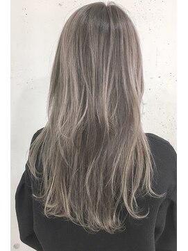 ブルーフェーセス 表参道(blue faces) 『bluefaces』ホワイト&グレージュカラー