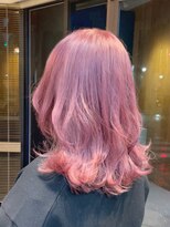 リノショアーズ 日本大通り店(RINOSHORES)&nbsp;ハイトーンカラーピンク外ハネウルフカットくびレイヤーmaaya